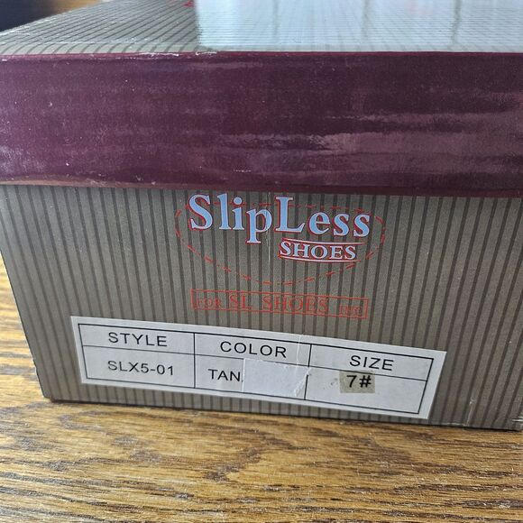 Womens Low Wedge Non Slip Beige Sandals Faux Leather Size 7 New in Box - Picture 6 of 6